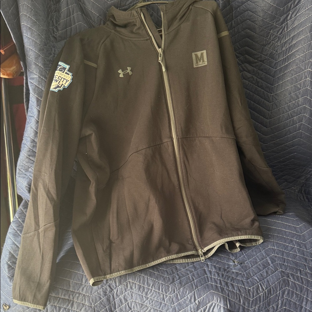Under Armour Men’s Black hoodie Jacket